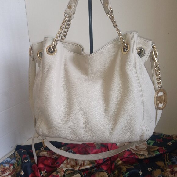 ๐๐ GIVEAWAY ๐๐Michael Kors Cream Satchel with Gold Accents - Picture 2 of 15